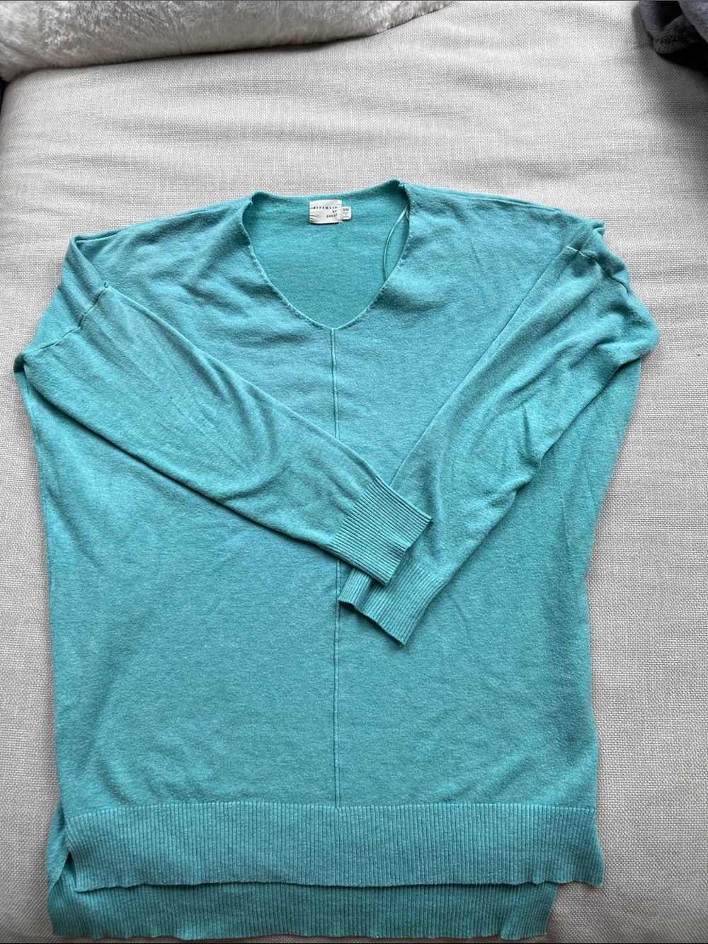 Women's V-Neck Lightweight Sweater in Aqua